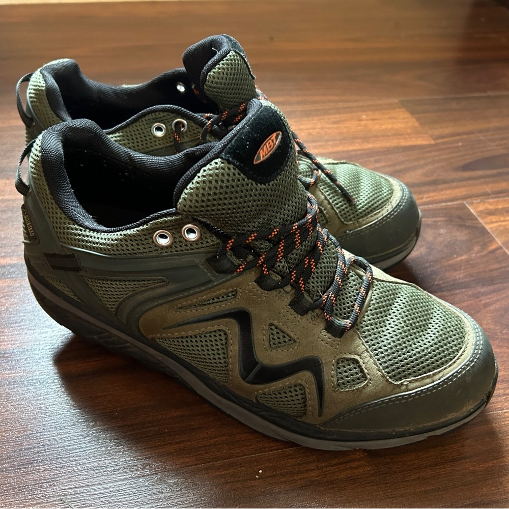 Men’s Size 8-8.5 MBT Walking Shoes